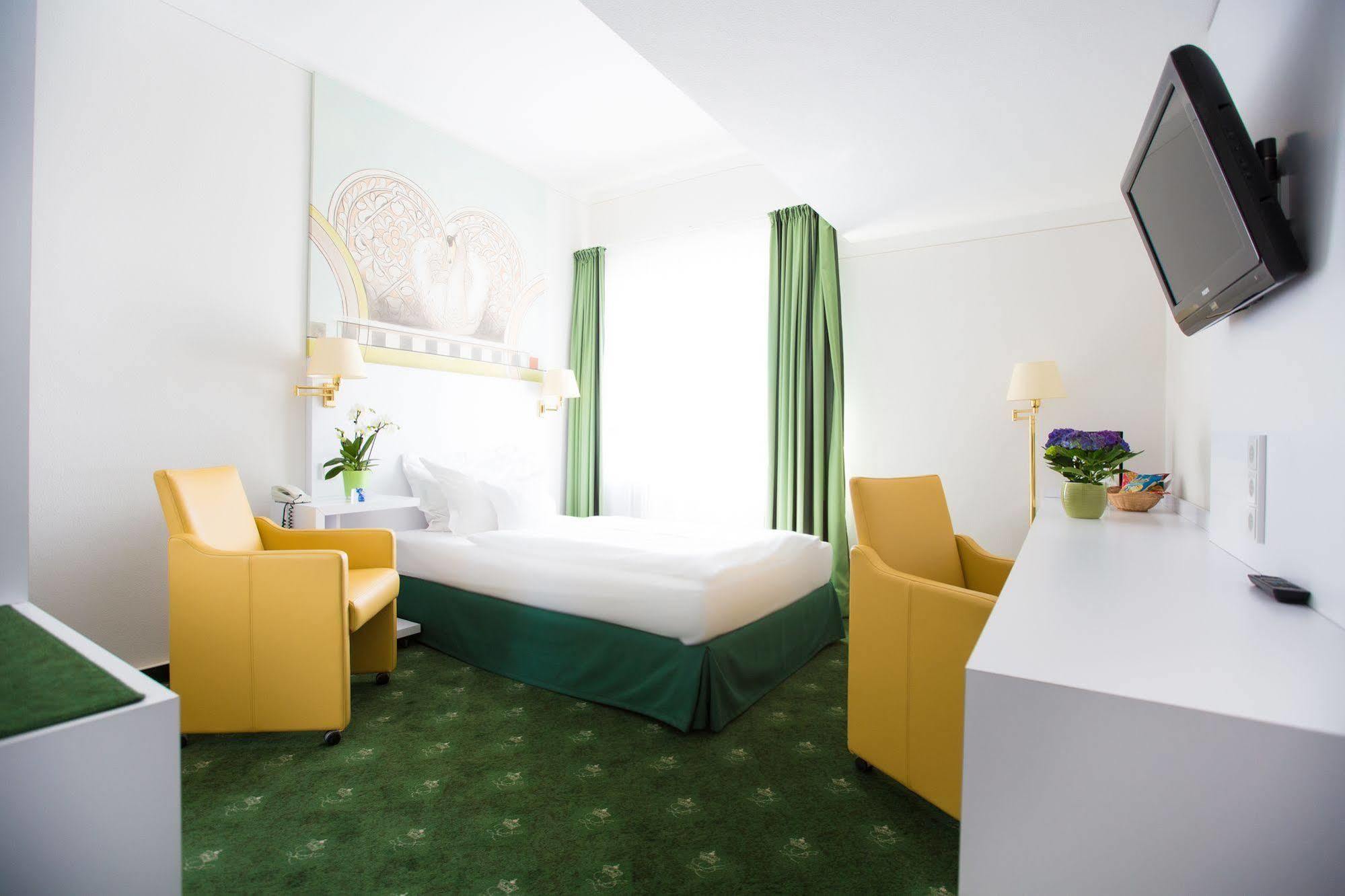 Hotel Koenig Ludwig II Garching bei München Dış mekan fotoğraf